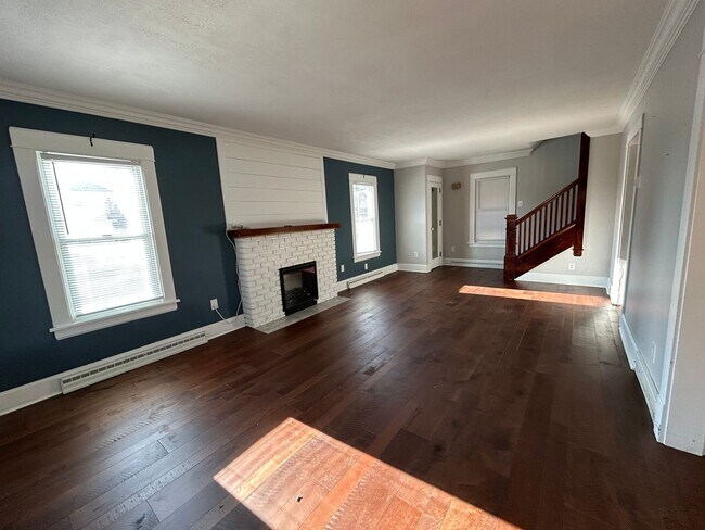 Foto del edificio - Stunning, Fully Updated 4 Bedroom, 2 Bath Home with Classic Charm!