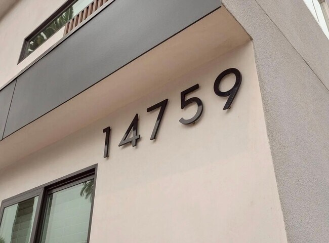 Foto del edificio - 14759 Friar St