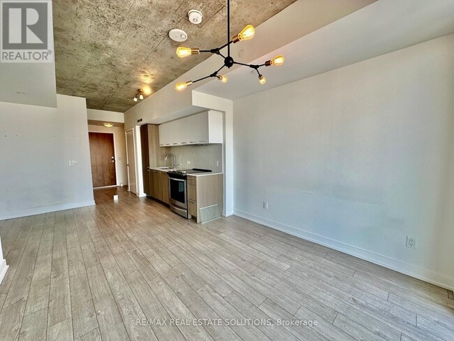 Photo du bâtiment - 15 Baseball Pl