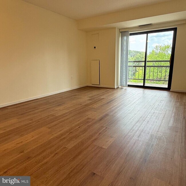 Foto del edificio - 2111 Wisconsin Ave NW