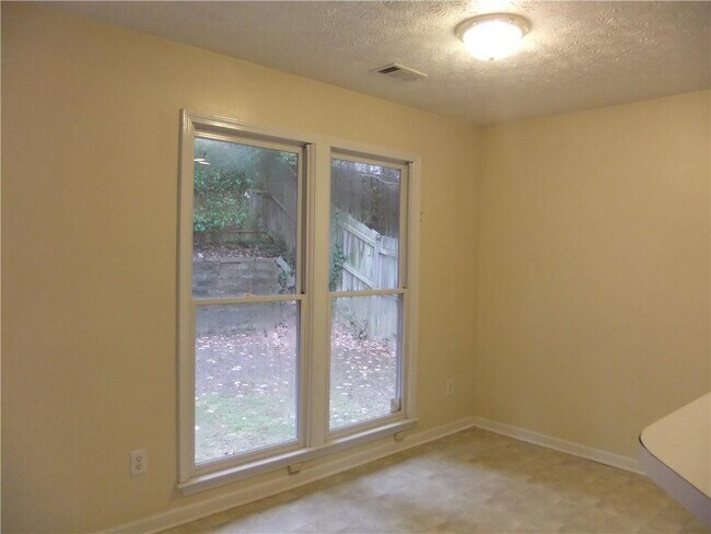 Building Photo - 1340 Carlysle Park Dr