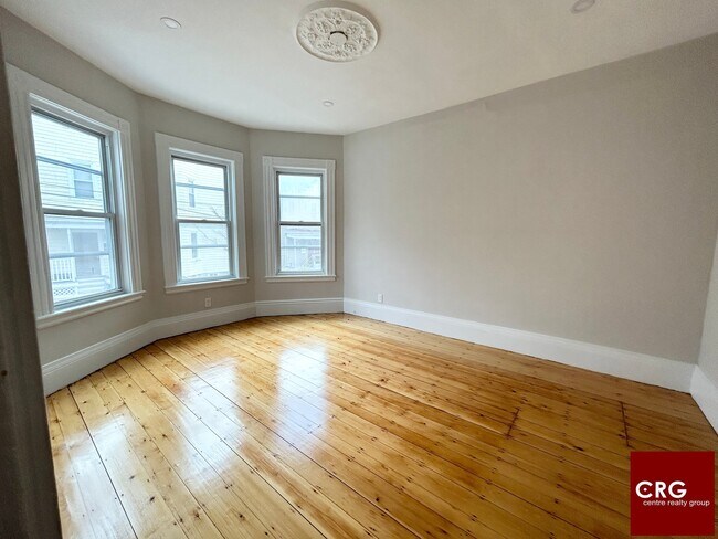 Foto del edificio - 11-13 Buttonwood St. Unit 1A