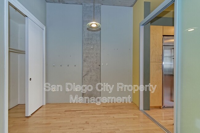 Building Photo - 1025 Island Ave