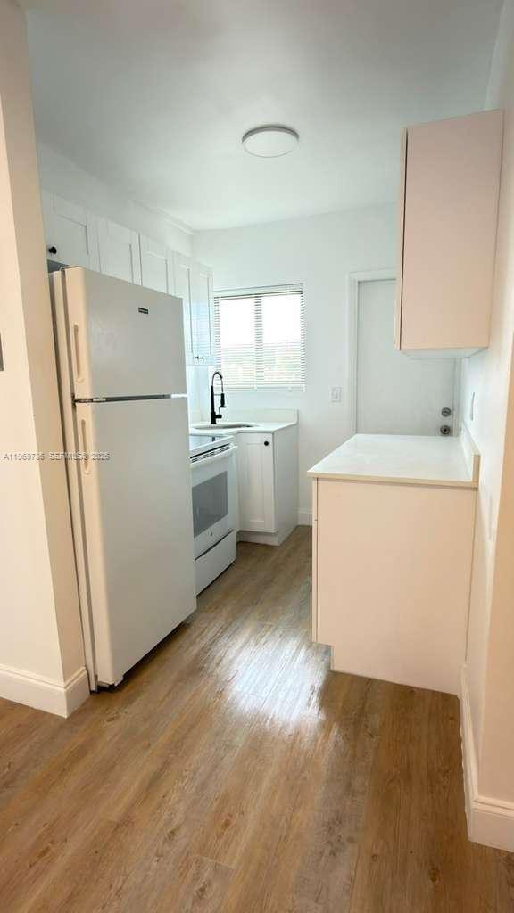 Foto del edificio - 1980 Biarritz Dr