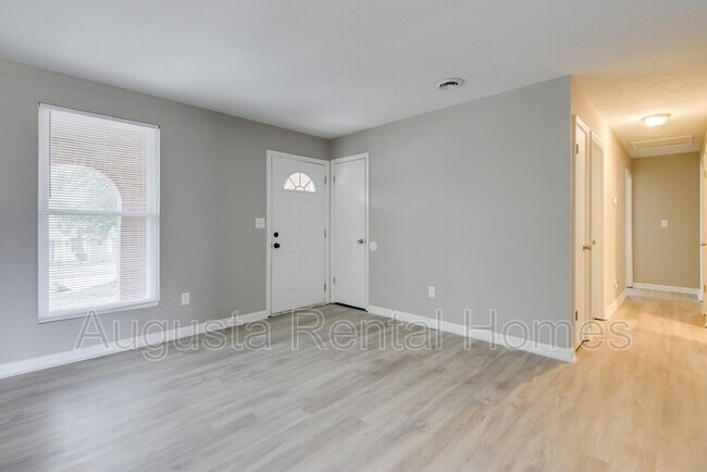 Building Photo - 2629 Drayton Dr