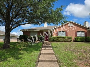 Building Photo - 1011 Parkview Cir