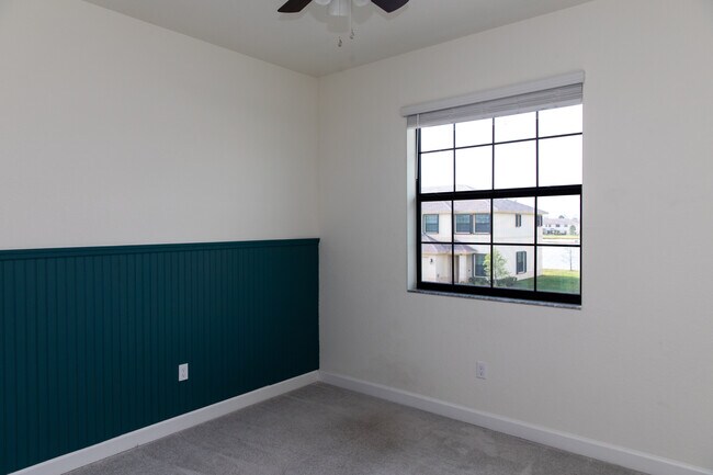Building Photo - 10127 W Villa Cir