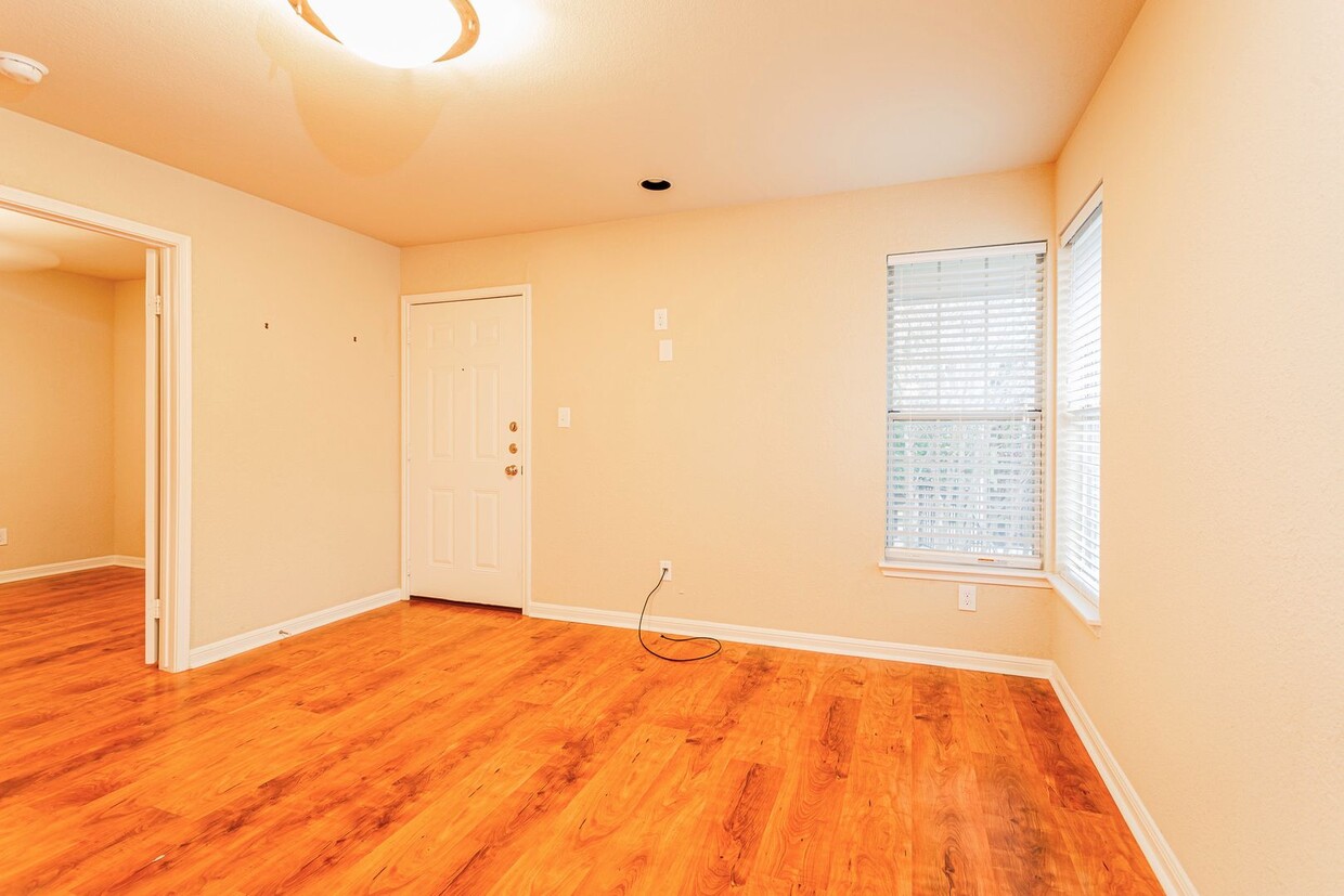 Foto principal - Beautiful 1 BR / 1 BA Home for Rent