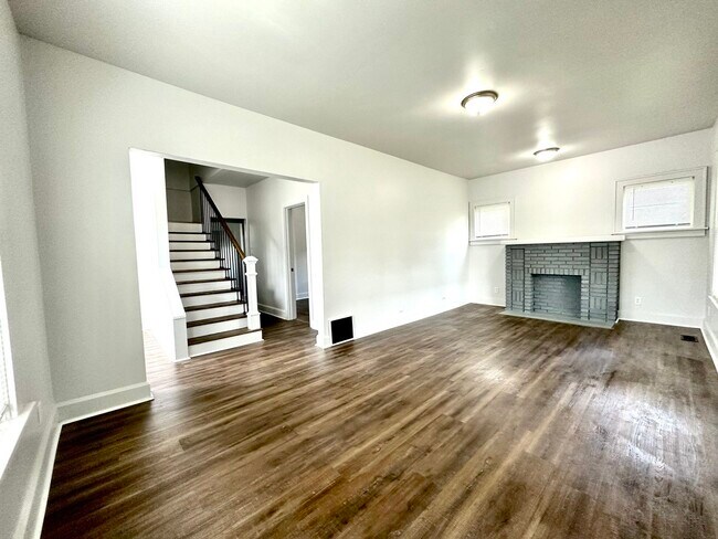 Building Photo - 1209 Laiblin Pl NE