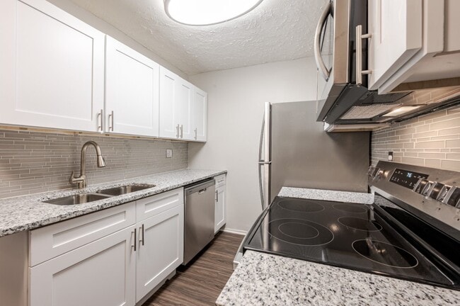Building Photo - Lakeshore Drive Apartment Homes