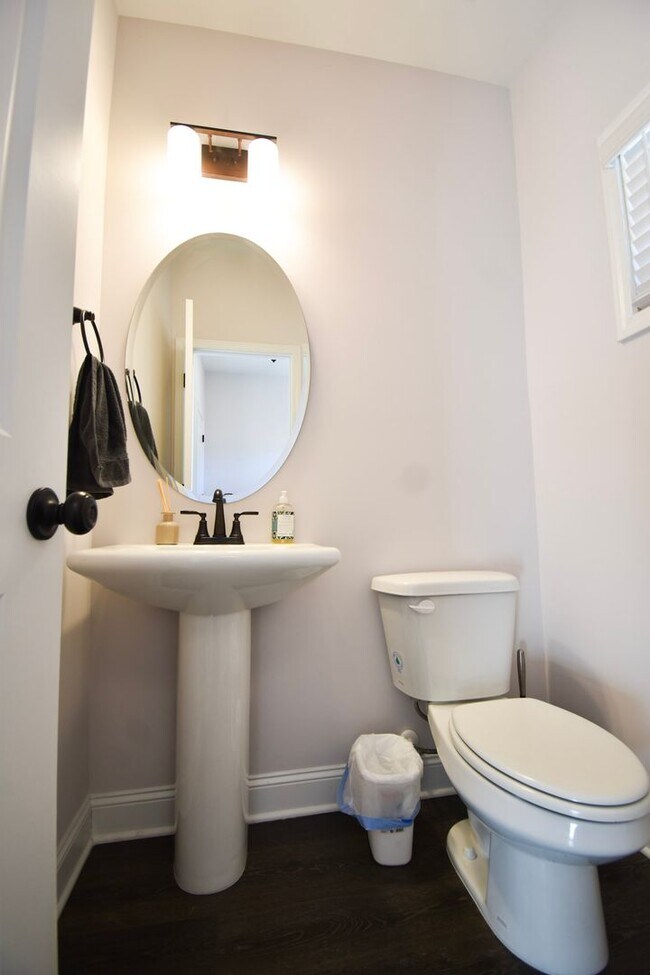 Foto del edificio - Coming Soon: 3 Bedroom 2.5 Bathroom- Pets ...