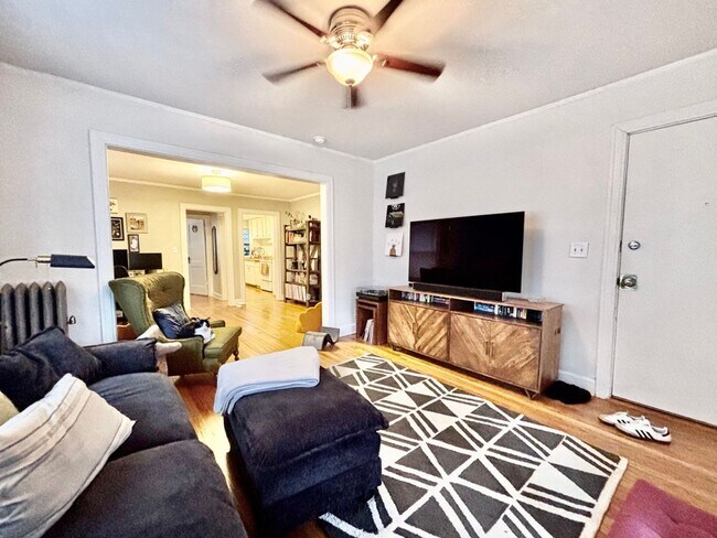 Foto del edificio - 5106 Baltimore Ave