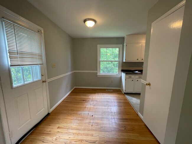 Building Photo - 1139 Ardmore Dr
