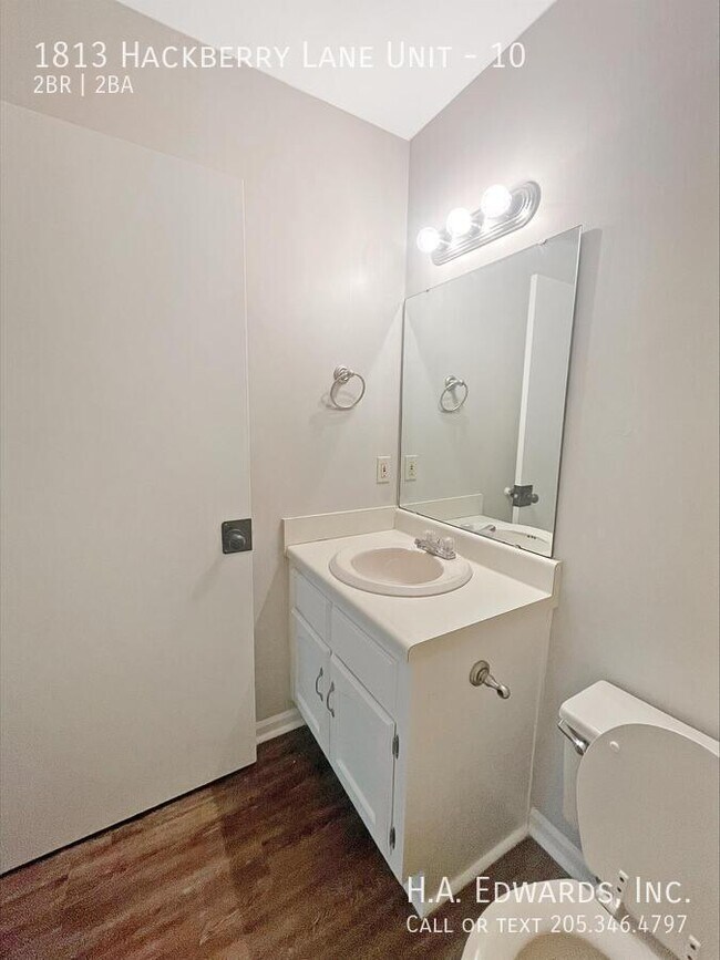 Building Photo - 1813 Hackberry Ln