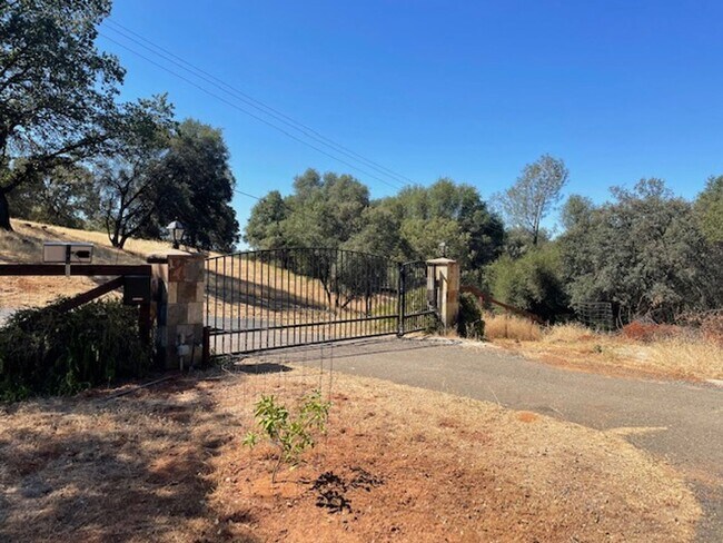 Building Photo - Private Gated 3BD/2BA Home on Acreage – Close to Bear River Highschool