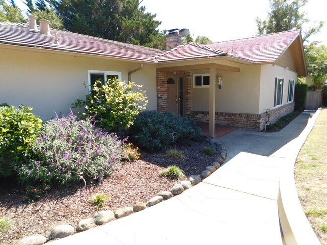 Building Photo - 1415 Marlborough Rd