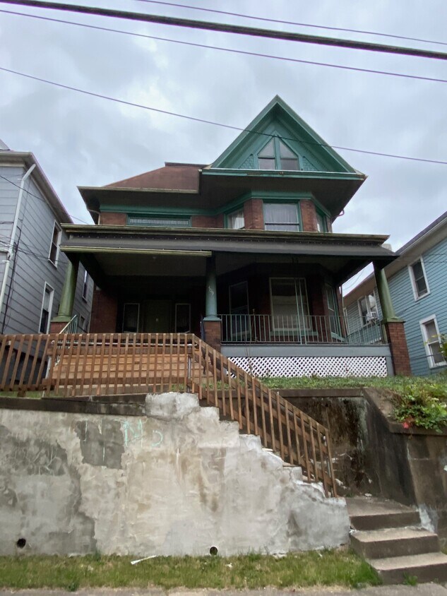 409 Center Ave Unit 1, Pitcairn, PA 15140 Apartments in Pitcairn, PA