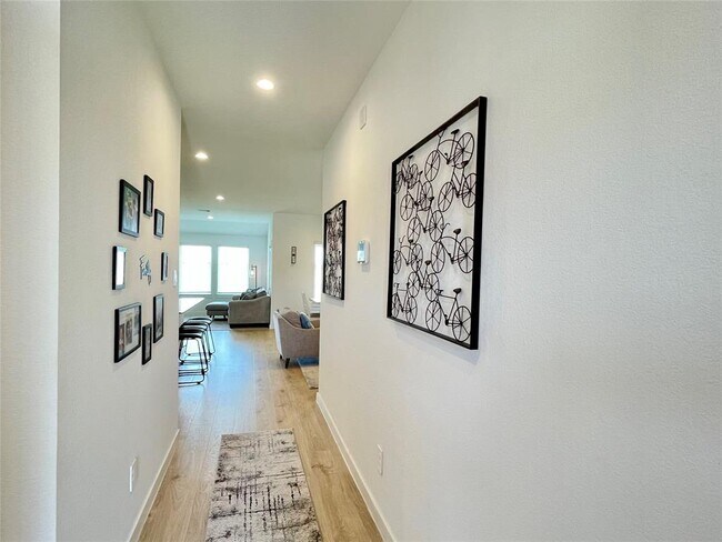 Building Photo - 31722 Farlam Farms Trl
