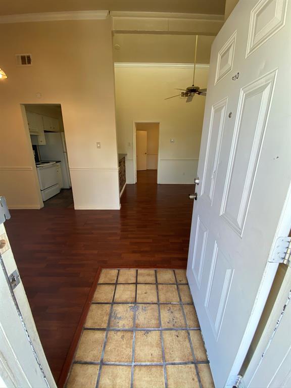 Building Photo - 2710 Community Dr