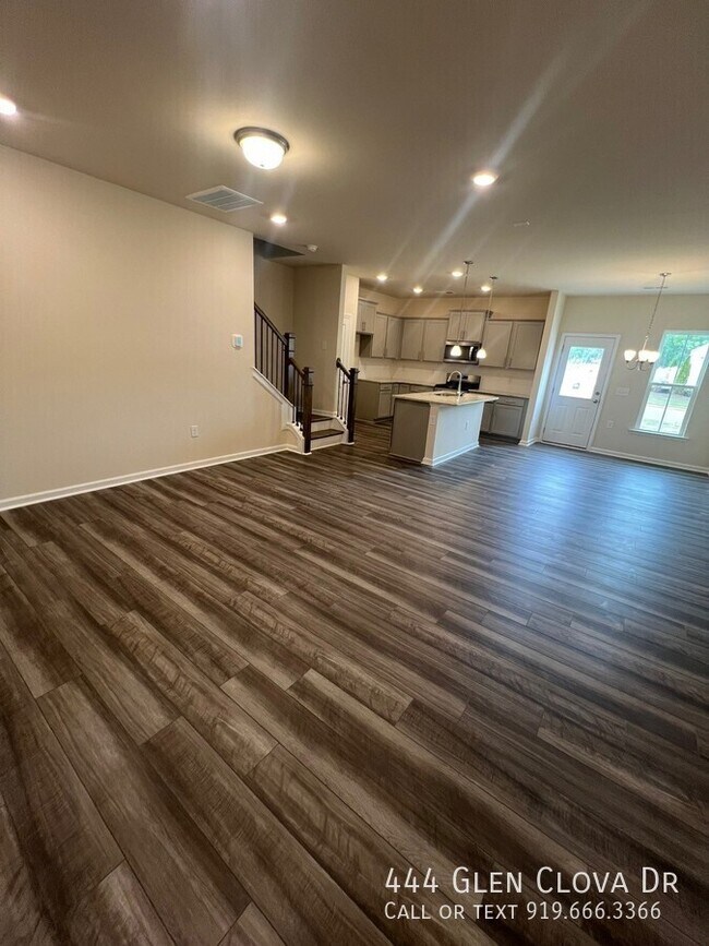 Building Photo - 444 Glen Clova Dr