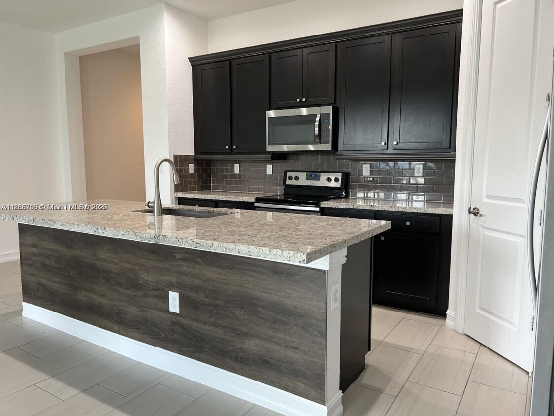 Foto principal - 11539 SW 13th Dr