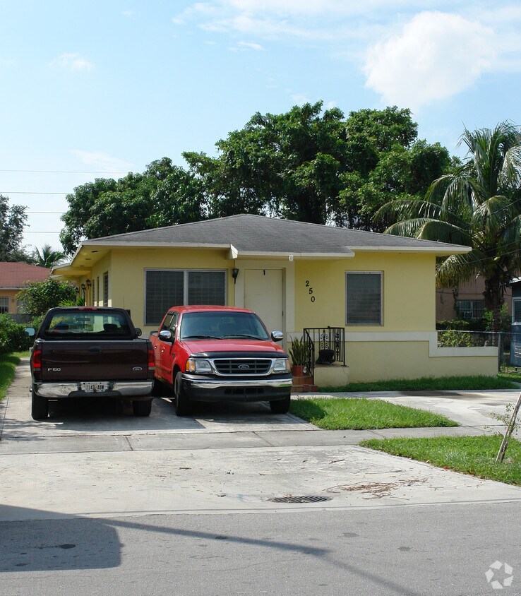 Building Photo - 250 NE 76th St