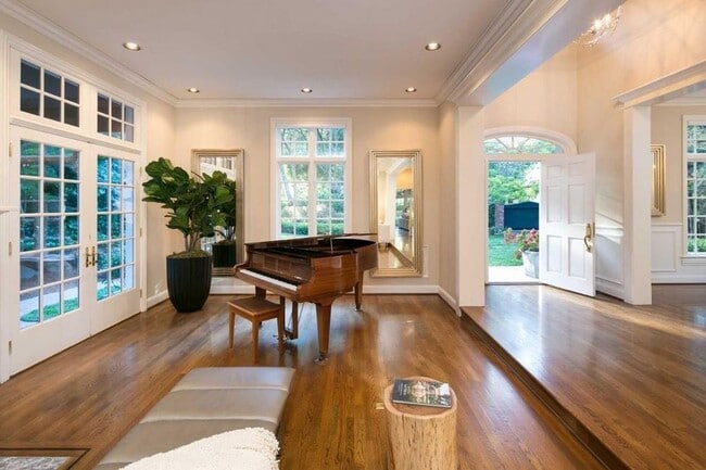 Building Photo - 74 Holbrook Ln