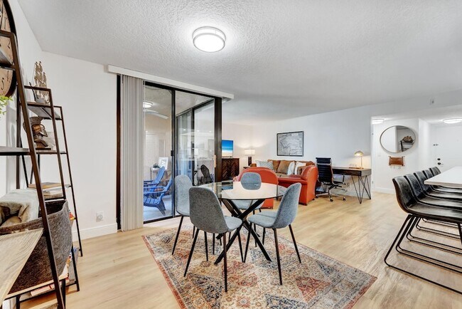 Foto del edificio - 955 Dotterel Rd