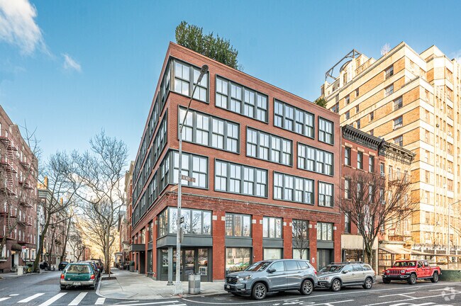 Building Photo - 70 Henry St