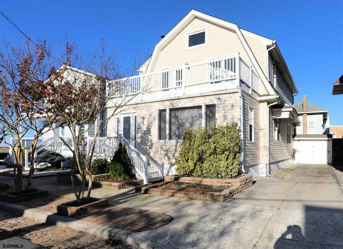 17 N Austin Ave, Ventnor City, NJ 08406 Townhome Rentals in Ventnor