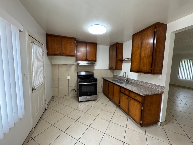 Building Photo - 314 W Providencia Ave