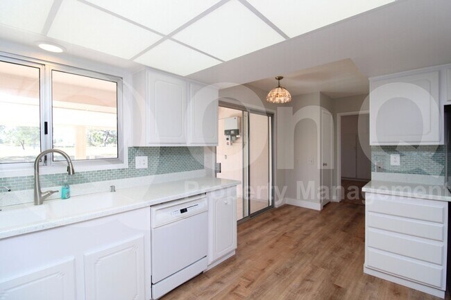 Foto del edificio - 9547 W Country Club Dr