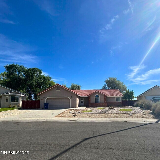 Building Photo - 1227 Green Valley Dr