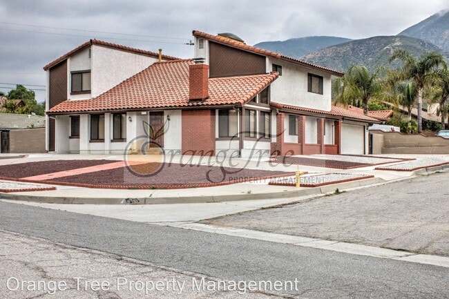 Building Photo - 5 br, 3 bath House - 450 W. 53rd St.