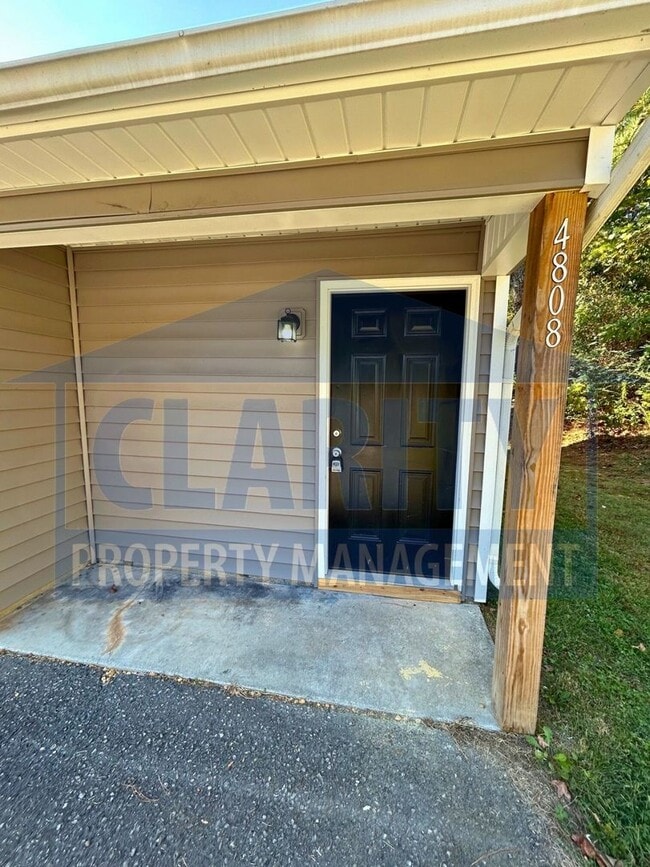 Foto del edificio - 4808/4810 Charwood Trail NW