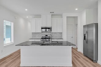 Building Photo - 10316 Penryn Frst Trl