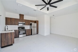 Building Photo - 5320 Vision St