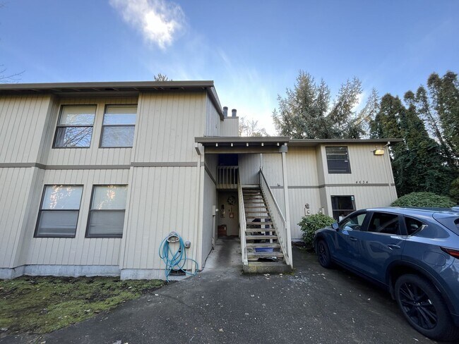 Foto del edificio - Spacious 2BD/1.5BA Ground-Floor Apartment with Spacious Bedrooms & Modern Kitchen Layout