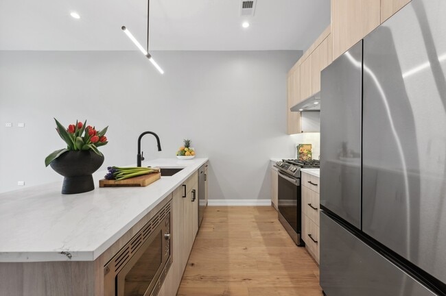 Foto del edificio - 7006 N Glenwood Ave