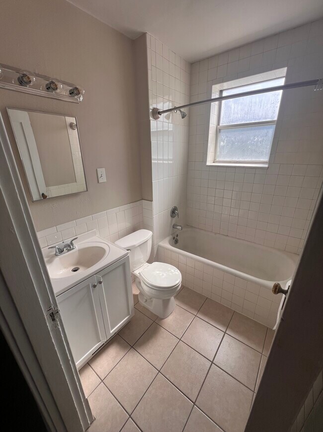 Foto del edificio - 1434 Woodland Dr