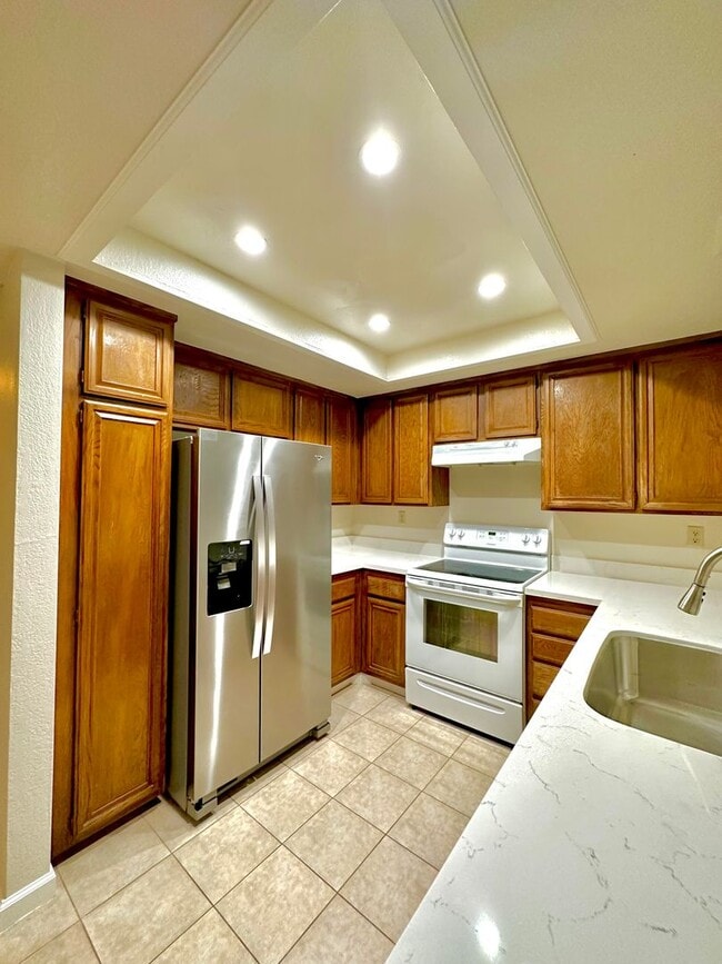 Building Photo - COMING SOON! | $3,690 / 3 BR - GORGEOUS THREE BEDROOM HOME IN PARKMONT AREA OF CENTRAL FREMONT