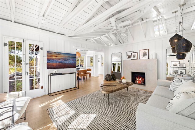 Foto del edificio - 592 Bluebird Canyon Dr