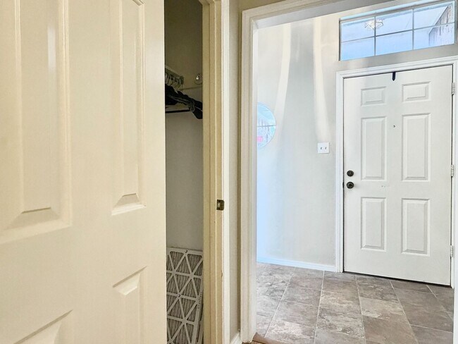 Foto del edificio - 2633 Bauer Dr