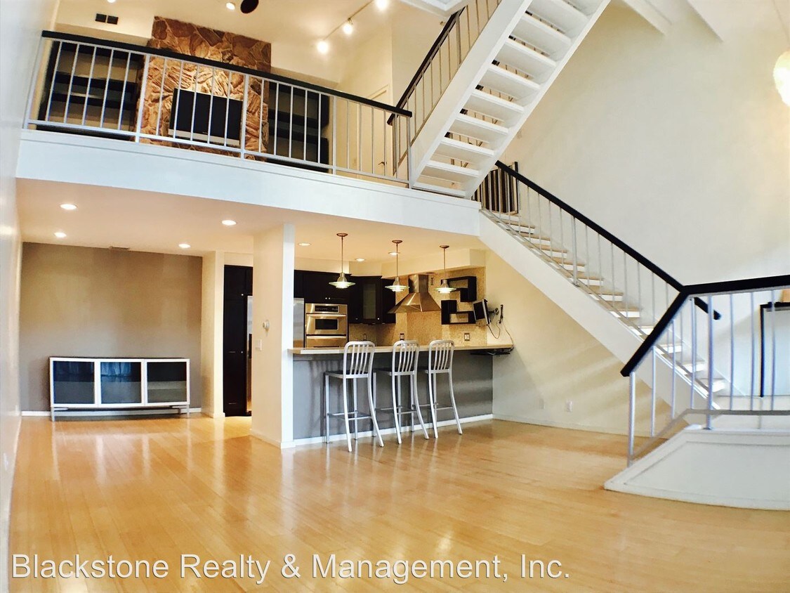 Primary Photo - 2 br, 2.5 bath House - 988 Granville Unit 2
