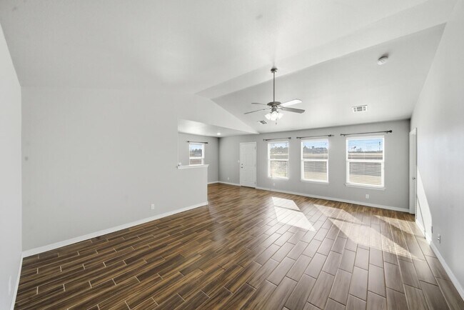 Foto del edificio - 10710 N 146th E Ave