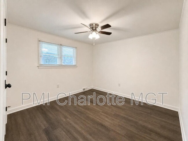 Foto del edificio - 318 Barrymore Dr