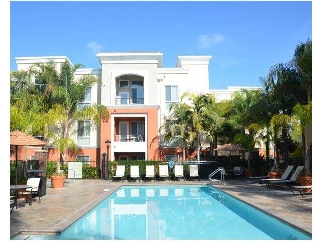 Foto del edificio - 102 N Lemon Ave.