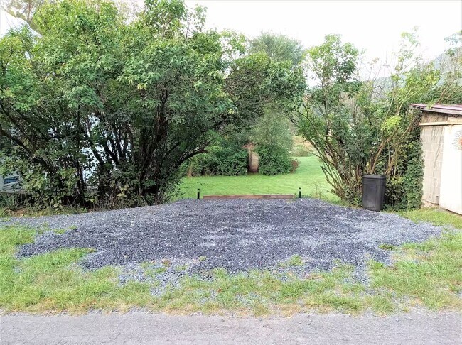 Parking - 49 Cullers Run Rd