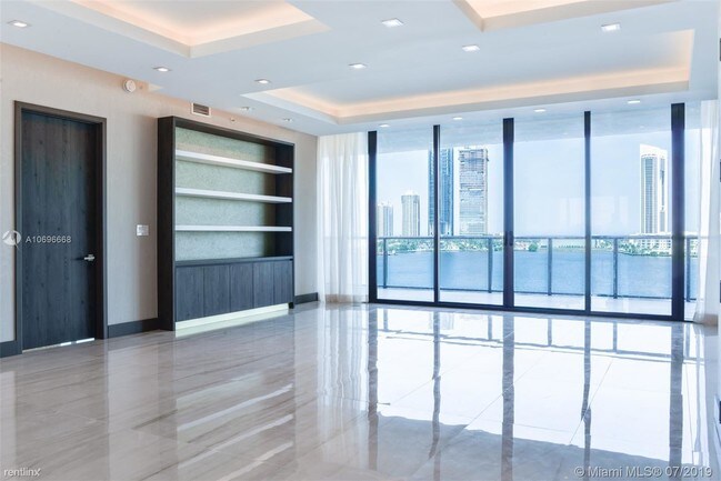 Building Photo - 5000 Island Estates Dr