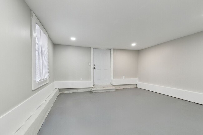 Building Photo - 2301 Peniston St